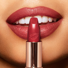 HOT LIPS 2 - VIVA LA VERGARA