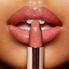 HOT LIPS 2 - IN LOVE WITH OLIVIA